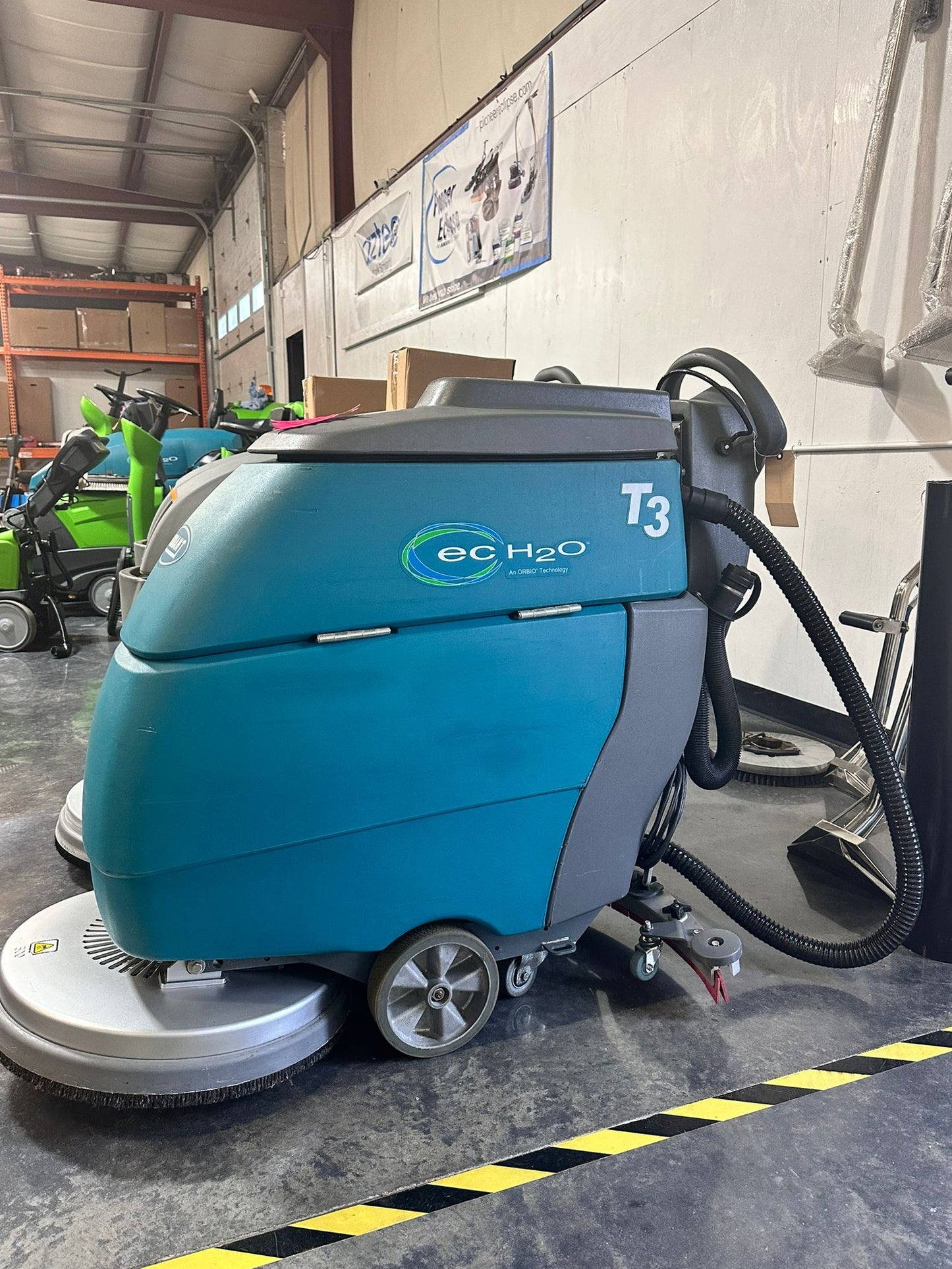 Tennant 3 ECO H20 Scrubber - 20", Pad Assist (REFURBISHED)